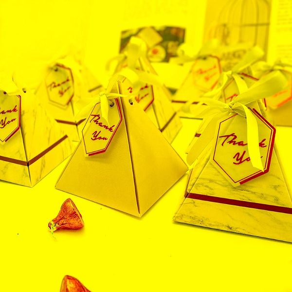 Geschenkverpackung dreieckiger Pyramide Marmor Candy Box Hochzeitsbevorzugungen und Geschenke Kisten Schokolade Bomboniera Werbegeschenke Party SuppliesGiftGift