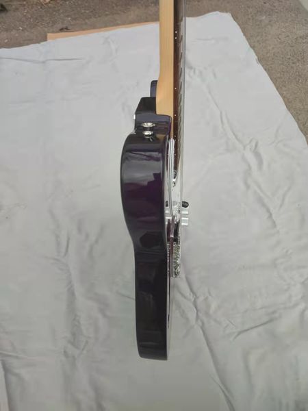 Elektro Gitar 4-String Bas Siyah Vücut Gümüş Aksesuarlar Tüm Gitar Siparişini ve SH'yi özelleştirmek için üst düzey gitar desteği