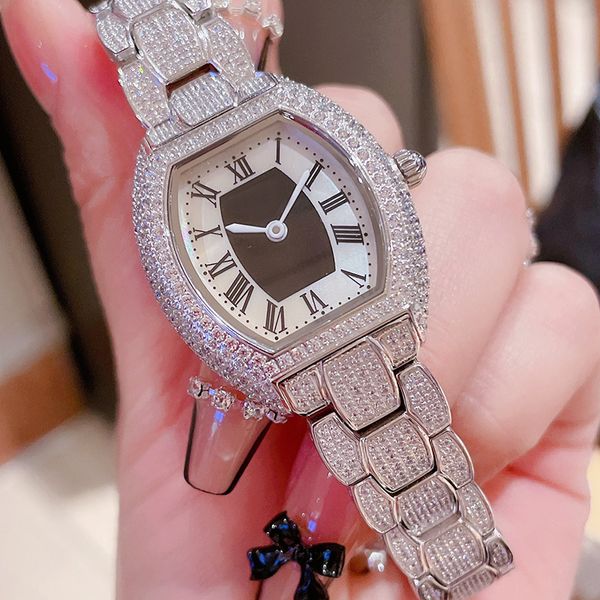Diamond Watch Quartz Hareket Kadınlar Watches Namlu Tip 28X33mm Safir Kol saatleri Su Geçirmez Bayanlar İş Bilgisayar Clowatch Montre De Luxe Çoklu Renk