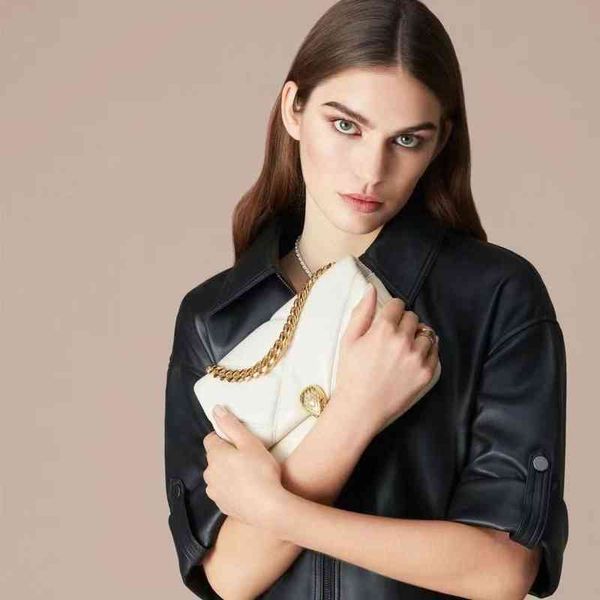 

the snakehead hong latest kong buys bag chain small square bag, envelope french lovely and exquisite first layer cowhide woman