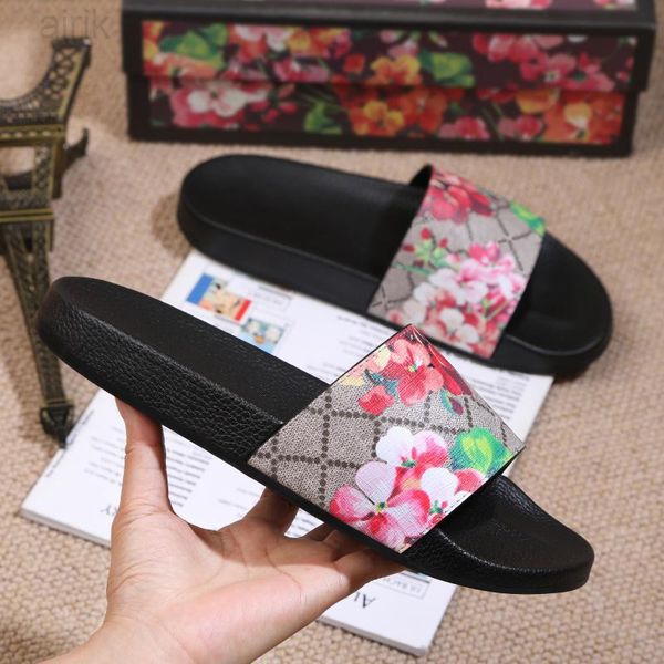 

2022 designer leather ladies sandals summer flat slippers men and women cute pattern slippers fashion beach big head slippers, Black