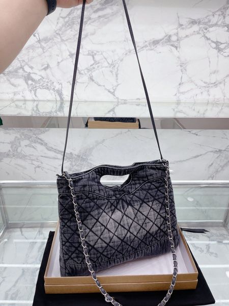 

2022ss designer denim maxi jumbo classic flip bag quilted satin chain cross handheld luxury designer street cool large capacity outdoor trav