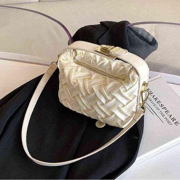 

evening bags stylish knitted pu leather shoulder for women 2022 weaving design female forearm bag braid laidies wallets and handbags 220727