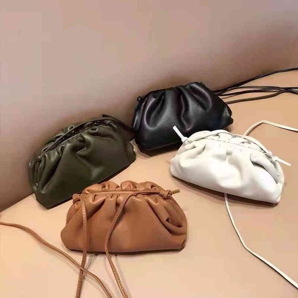 

venetas soft bottegas leather net red envelope female foreign style solid color cowhide cloud bag holding one shoulder oblique cross rvp3