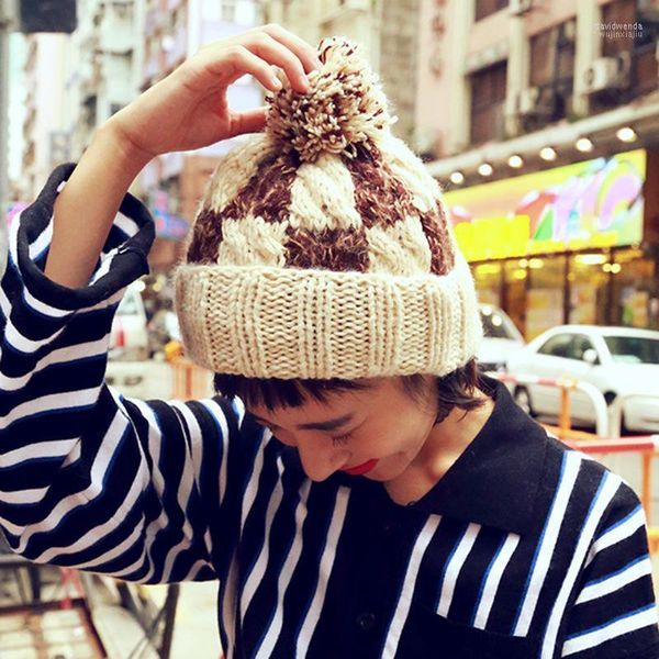 Beanie/Skull Caps Mode Frauen Hüte Herbst und Winterfarbe passende Plaid Schöner Wollball Koreaner Frauengestricke Hut 562 Davi22