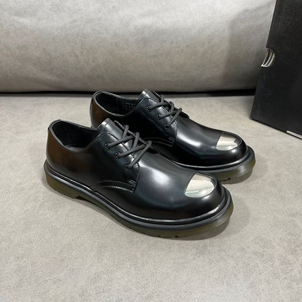 2022 Sapatos casuais pretos da primavera Mocas de couro genuíno Goodyear Round Toe Shoe Shoe Metal Menom Men Raf