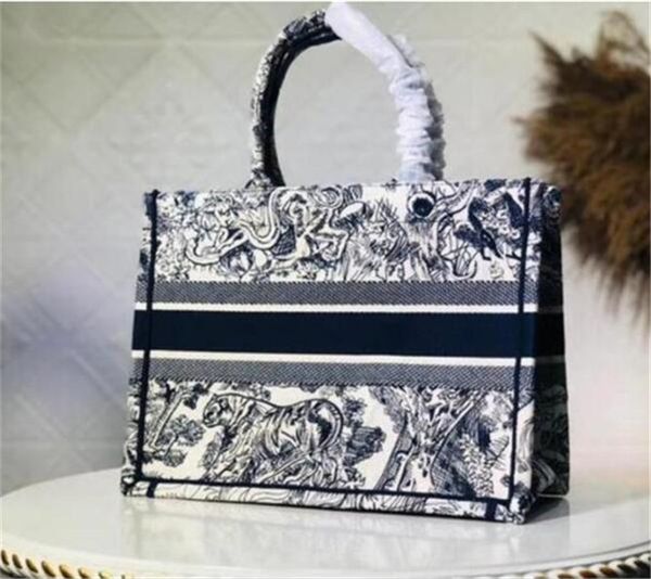 

2022 luxury designers lady large-capacity handbags fashion bags designer retro ethnic style canvas handmade pattern handbag