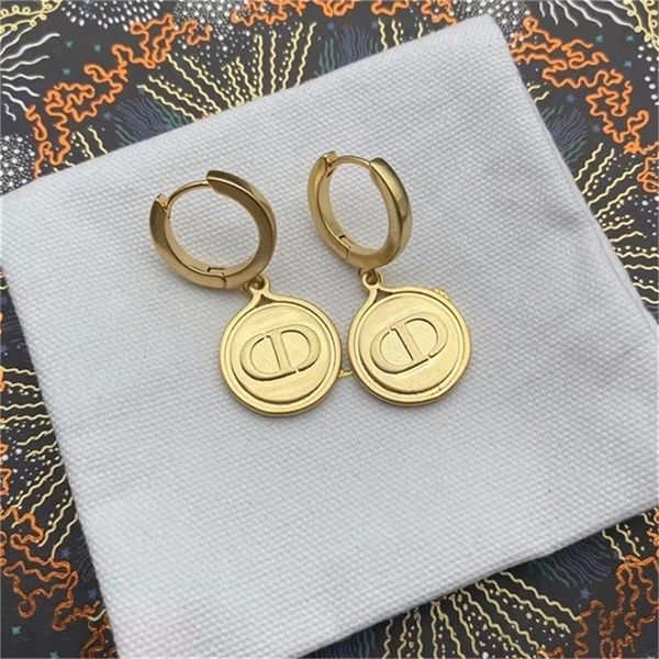 

2022 fashion 20% off designer jewelry d new letter round brand earrings fashion temperament earrings, Golden