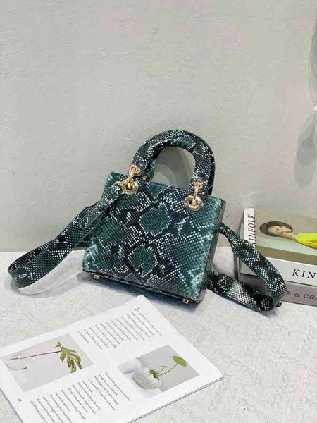 

2022 spring and summer fashion new one shoulder diagonal span portable snake pattern princess bag versatile leisure niche trend luxury desig