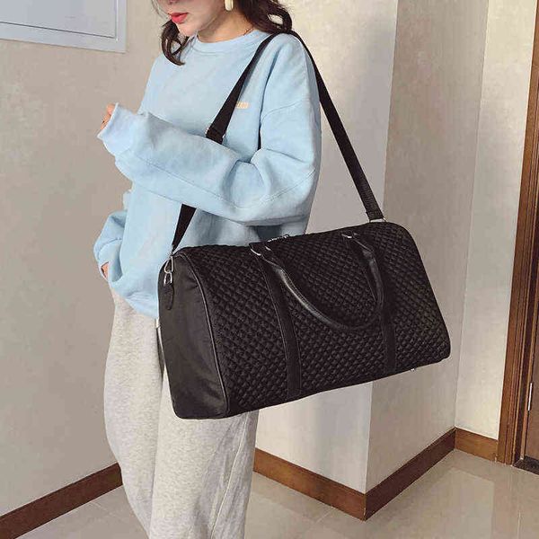 

luxury women's duffel bag fashion large capacity designer overnight casual nylon luggage handbags 220630