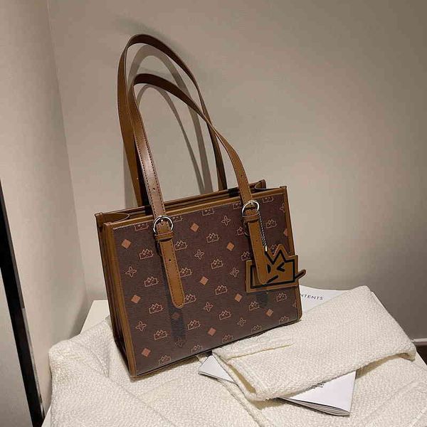 

2022 factory wholesale new large capacity women's fashion autumn versatile leather hand-held shoulder bag printed commuter tote bag
