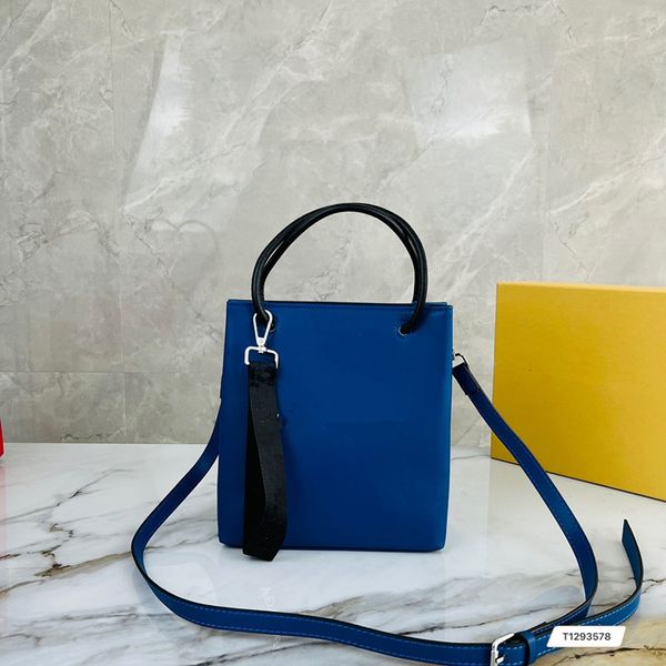 

designer bags latest catwalk models women's mobile phone bags messenger bags entertainment weekly main models