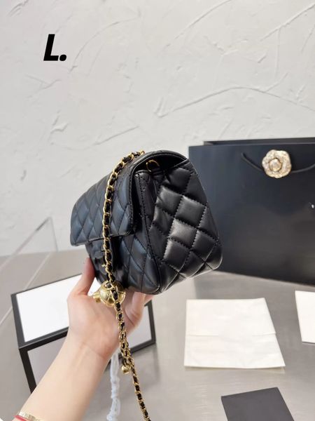 

2022 small square bag one shoulder leather lock clasp diagonal cross, Red;black
