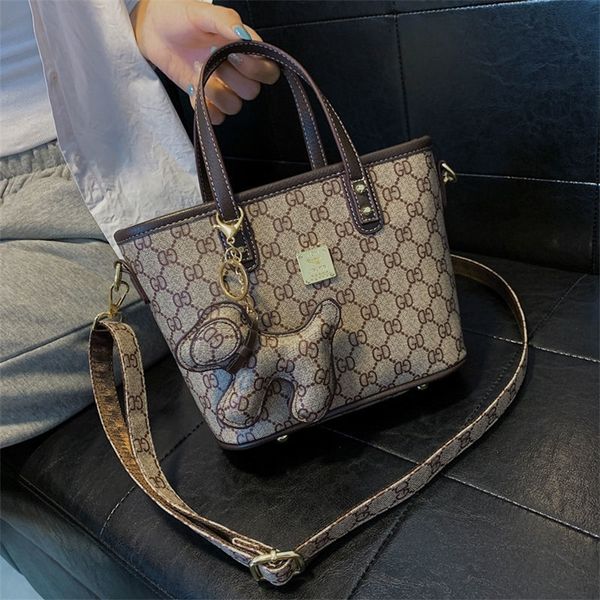 

30% off 2022 new women's bags can be customized and mixed batches this year's net red lattice portable cabbage basket versatile