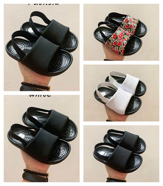 2022 new infant designer kid Scarpe Pantofole Sandali Bambini Divertenti Soft Anti-slip Home House pantofola giovanile Scarpa Nero Bianco Bambini Neonati maschi Ragazze Cartoon Indoor Floor