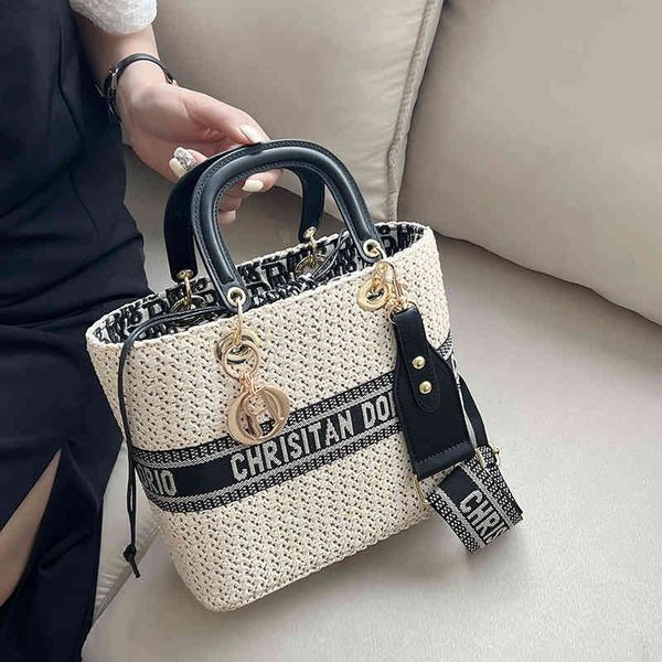 

factory direct sale bag female 2022 trendy diana small light luxury hand foreign style versatile one shoulder messenger women's designe