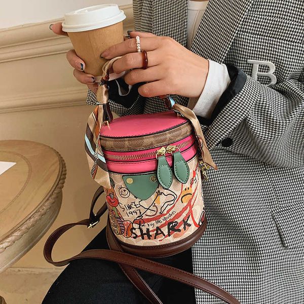 

fashion bear graffiti bucket new cylinder bag design handbag single shoulder messenger women's bag small bag