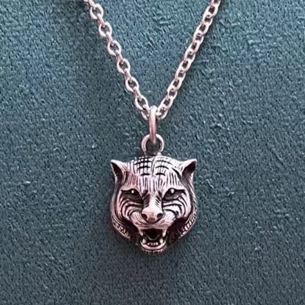 

2022 new designer jewelry necklace double head pendant chinese zodiac tiger year limited dark coated lobster clasp pendantnew jewellery, Black