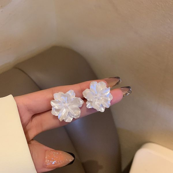 

925 silver needle japanese and korean fresh camellia stud earrings special preppy style white flower resin fashion earrings jewelry, Golden