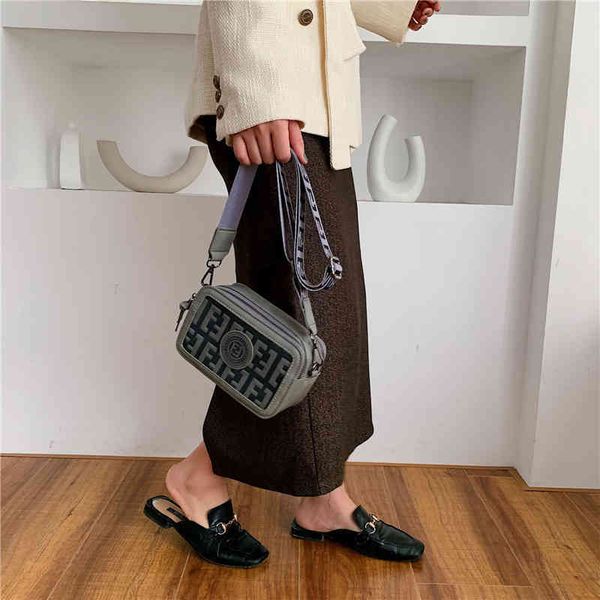 

2022 new designer handbags bags female double zipper camera letter wide strap single
