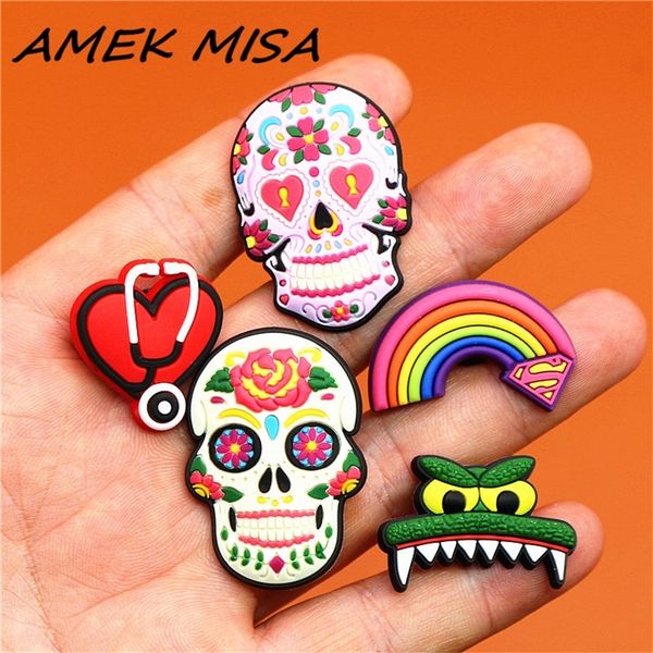 

single sale 1pcs charm decorations delicate heart skull shoe accessories original sandal buckles fit bracelet jibz u 220707, White;pink