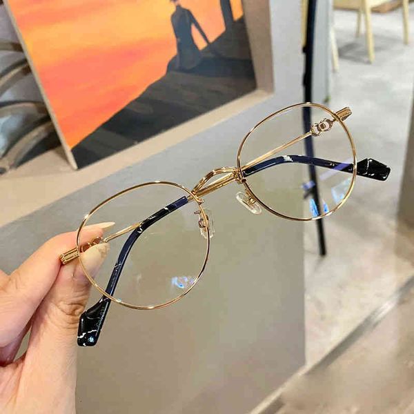 

sunglasses gentle gm recommended by jenny a female korean version of trendy alloy ultra light and versatile can be equipped, White;black