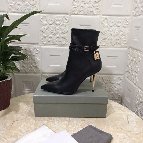 Botas femininas de outono e inverno 2022 Nova esta￧￣o europ￩ia Couro de couro europeu Stiletto High Heels Popular Short Women