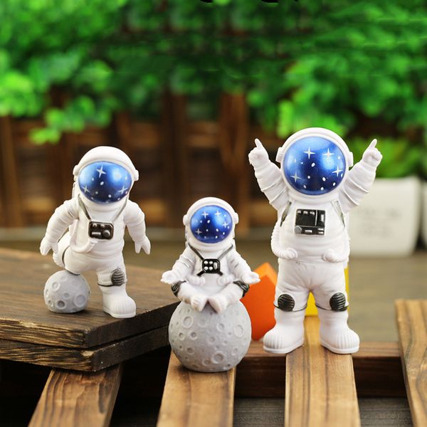 Novità Articoli Luna Astronauta Figurine Cake Topper Spazio esterno Astronauta Action Figure Statua Ornamento da tavolo Decorazione torta di compleanno per bambini