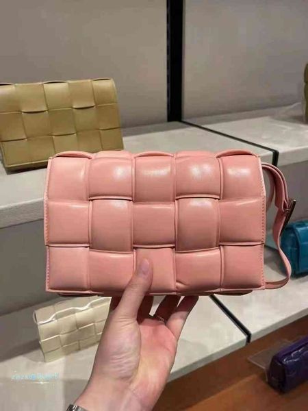 

bottegas venetas bvette 21 woven shoulder bagj 4ls9