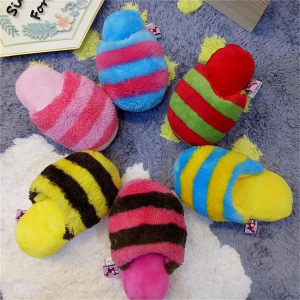 Pet Dog Squeak Plush Toys Slipper Shop Som Chew Play Toy for Pet Cats Puppy dentes Limpando Funny Squeaker Toy Dog Products