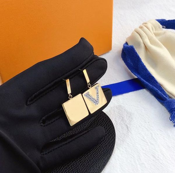 

2022 luxury new women dangle letter earrings gold 24k simple charm retro hip hop lover earrings suitable for womens wedding precious jewelry, Silver