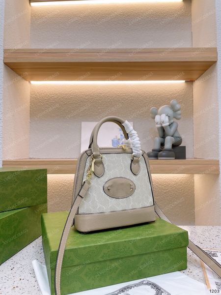 

designer luxury shoulder bag 2022 fashion classic creative shell bag