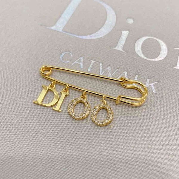 

new letter inlaid diamond brooch women's high version brass material fashion net red same, Gray