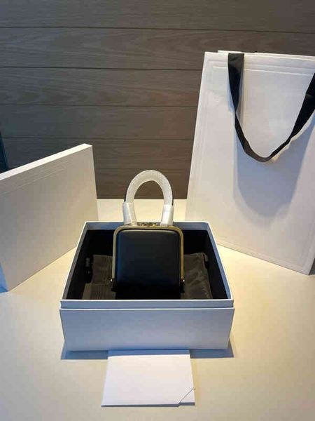 

evening bags [guangzhou women's bag]arc de triomphe old flower box women's bag leather square handbag mini
