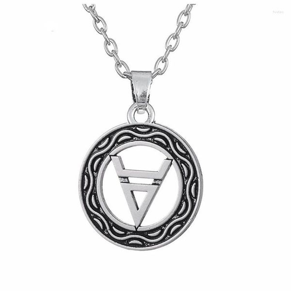 Anhänger Halsketten 10 stücke Einfache Dreieck Symbol Choker Talisman Aussage Halskette Männer Irish Knoten Viking Amulett Religion