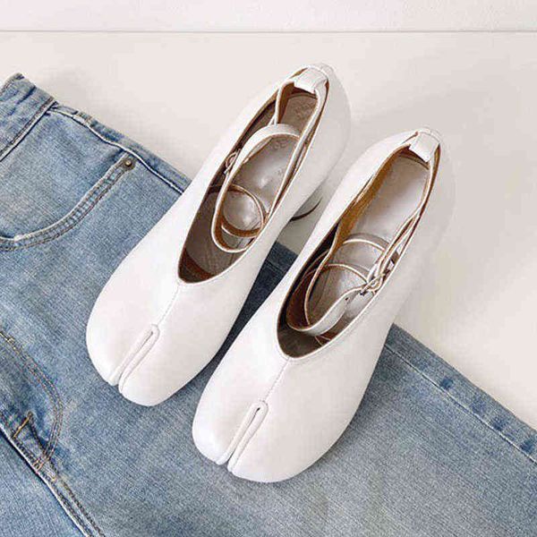 

dress shoesbrand designer women s shoes2022 vintage spring autumn fashion slipt toe women pumps chunky round strap buckle red leather 220506, Black