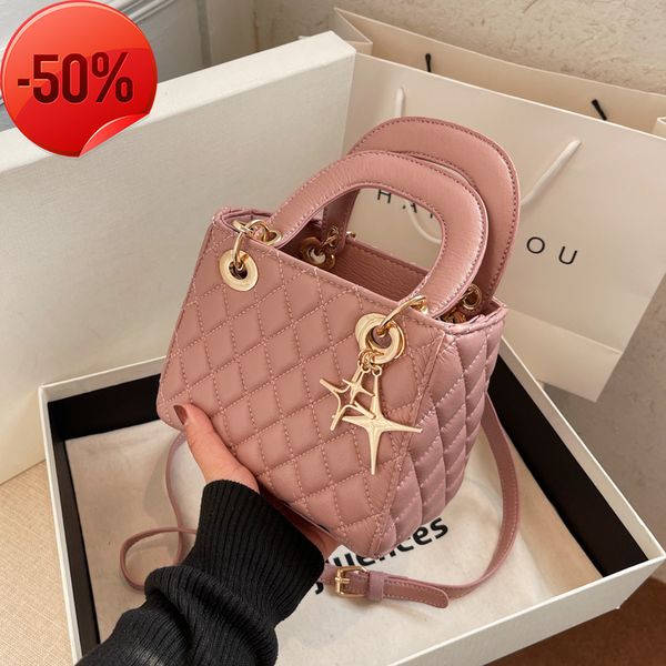 

the factory directly net popular small female 2022 new version msenger fashion hand diana bag
