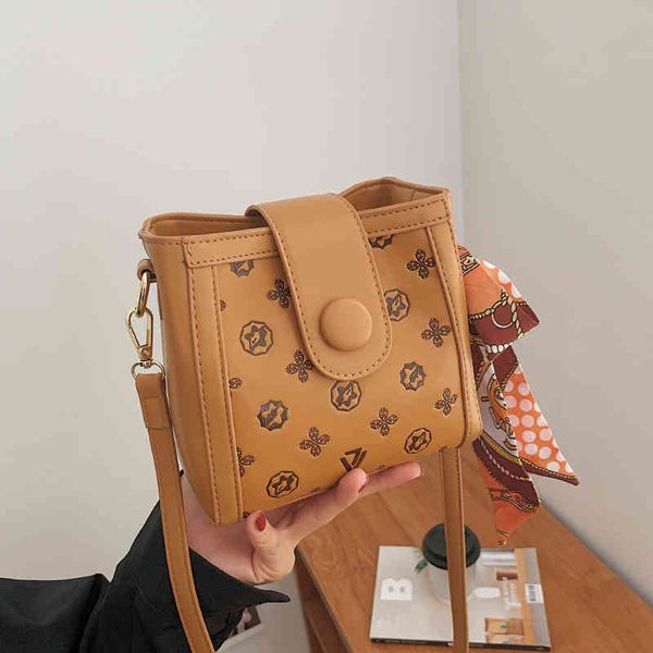 

2022 factory wholesale new small women's bag fashion trend simple texture embossed single shoulder messenger bucket bag y5no