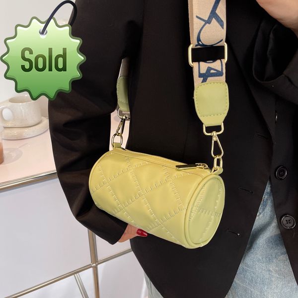 

2022 new leisure simple rhombic lattice embroidered thread small women's fashion solid color shoulder messenger ladies designer bag han