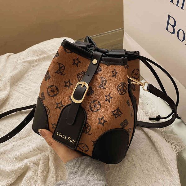 

2022 factory wholesale new hong kong laohua trend bucket bag fashion versatile leather fashion classic high-grade bag