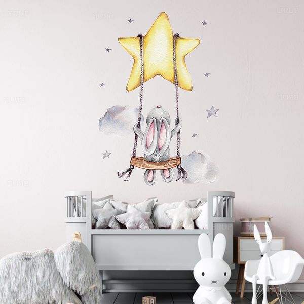 Hase Baby Kinderzimmer Wandaufkleber Cartoon Kaninchen Schaukel auf den Sternen Abziehbilder für Kinderzimmer PVC abnehmbar DIY 220716