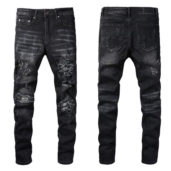 Schwarze Herrenjeans für Männer, kniezerrissen, Slim-Fit, Röhrenhose, die Biker-Denim, Stretch, Distressed-Motorrad, männliche Passform, trendiger langer, gerader Reißverschluss mit Lochpatches trägt