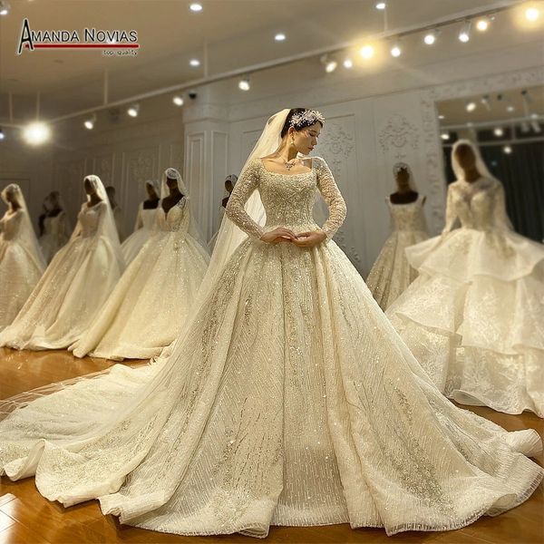 2022 Luxuriöse, voll mit Perlen besetzte, langärmlige muslimische Brautkleider mit Kathedralenschleppe, paillettenbesetzte Spitze-Brautkleider nach Maß