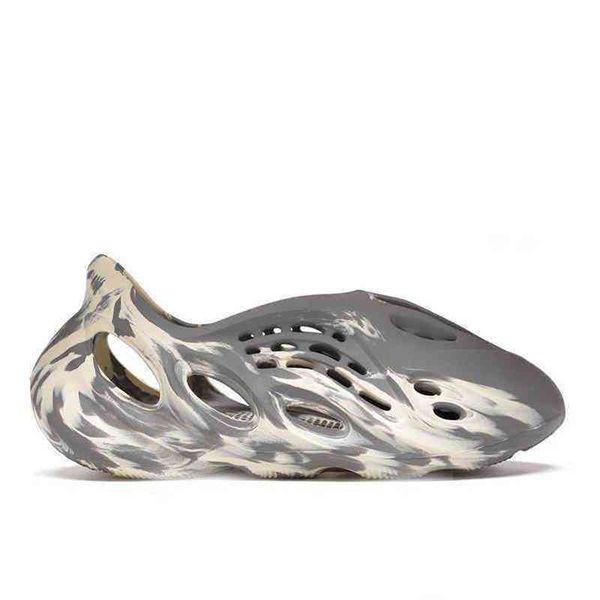 

kanyes slippers 2022 designer yeesys luxury designer slides men women slipper sand black white outdoor fashion beach slippers woman sandal d