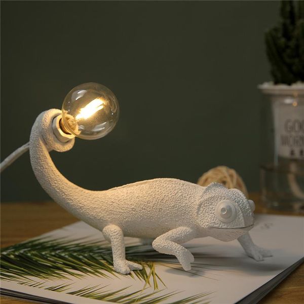 Lâmpadas de mesa Modern Chameleo Lizard Desk Luz Luz LED Resina LED Animal Chameleon Lamp Wedding Bedroom Bedside Deco Fixturestable