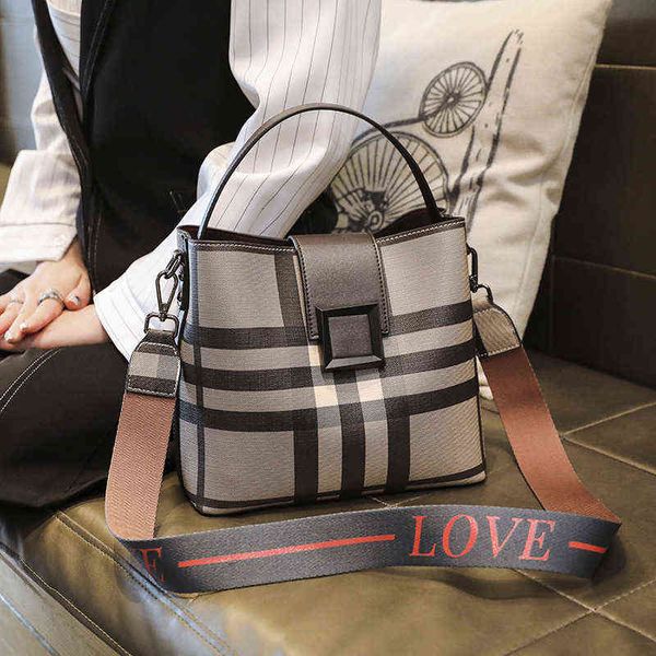 

hong kong brand bag female menger 2022 style high-quality hand one shoulder fashion net red bucket