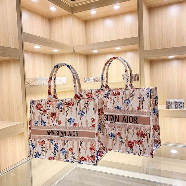 

2022 new designer handbags capacity canvas portable style printed tote