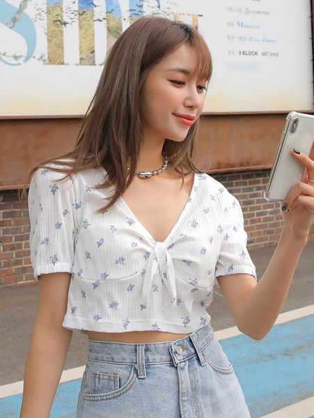 

dazy floral deep v-neck knot front crop tee d69g#, White