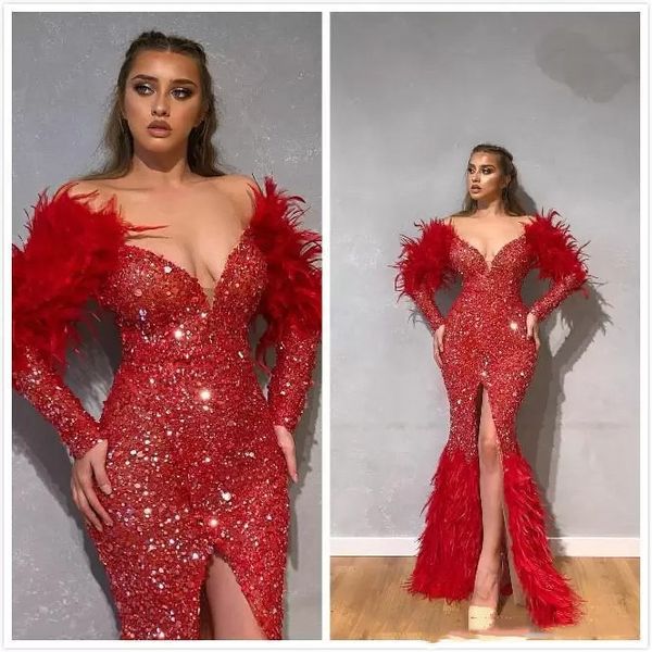 Abiti da ballo a sirena scintillanti rossi Abiti sexy con scollo a V maniche lunghe Applicazioni in raso Paillettes Piume Plus Size Spacco frontale di lusso Lunghezza pavimento Abito da sera su misura