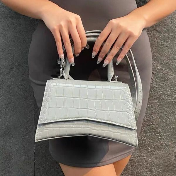 

2022 lady shopping shoulder bags genuine alligator pattern designer handbag cross body half moon luxury genuine leather classic retro purse